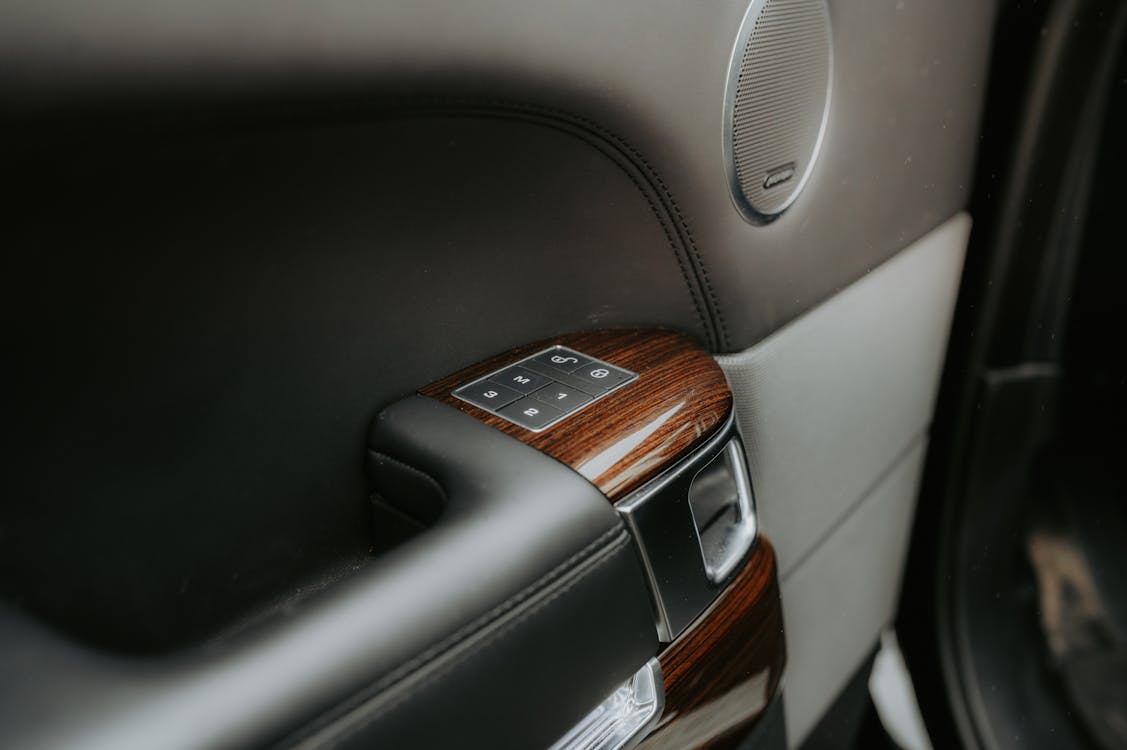luxury car hire chauffeur