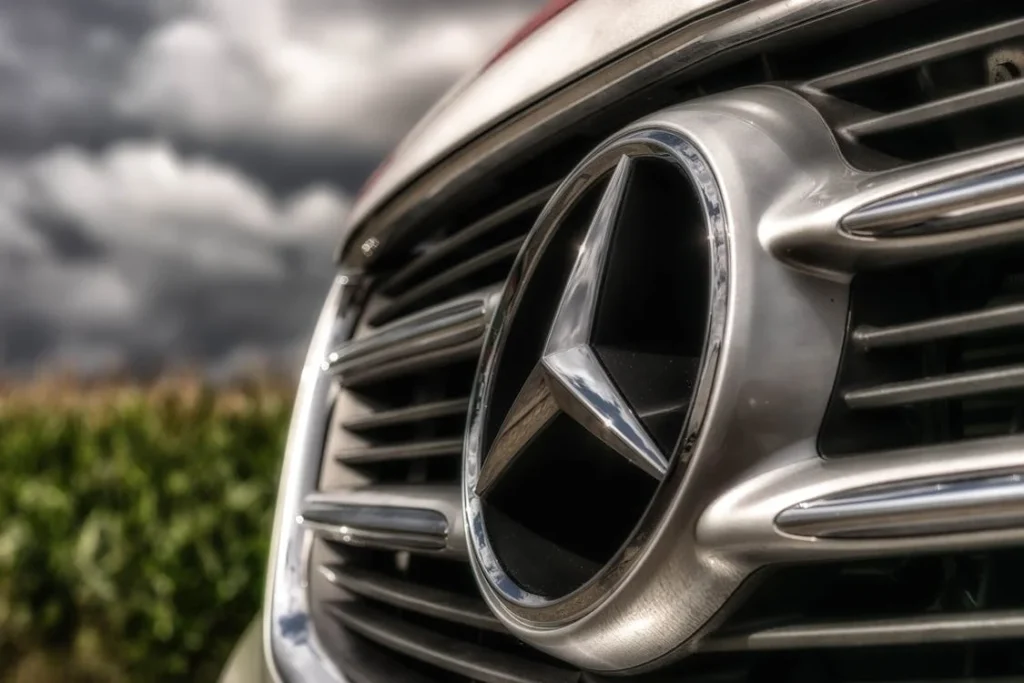Benefits of hiring a luxury chauffeur in London