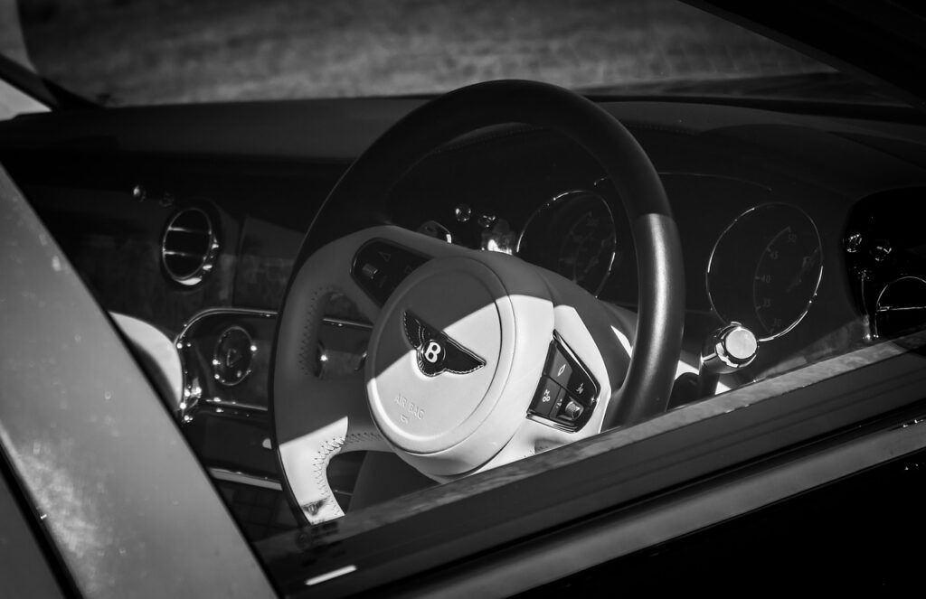 Etiquette tips for luxury chauffeur services in London