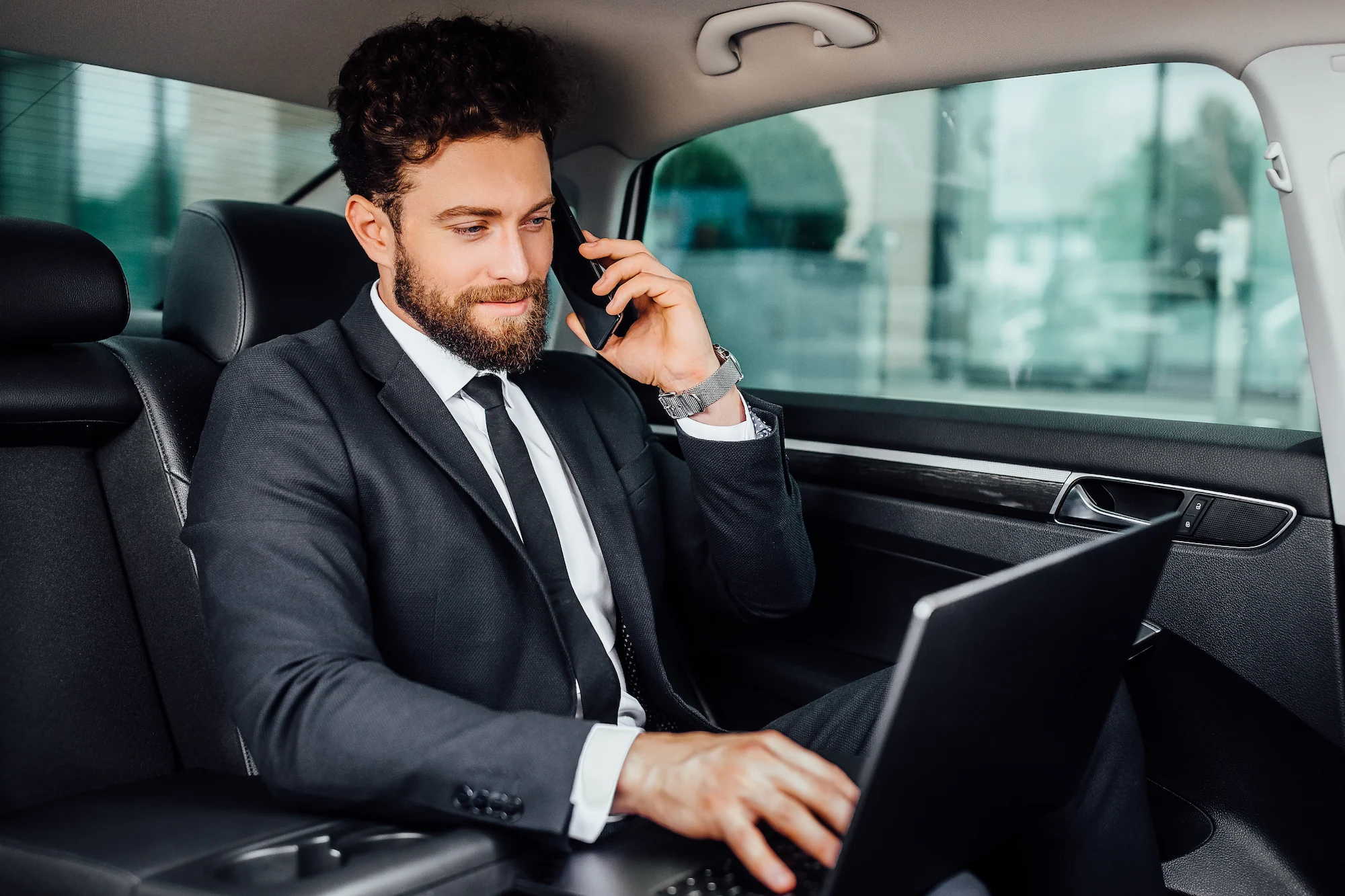 London Luxury Travel & Chauffeur Insights | VIPCARS 10 VIPCARS Chauffeurs London Hotel to Silverstone Chauffeur Transfers: Door-to-Trackside Luxury